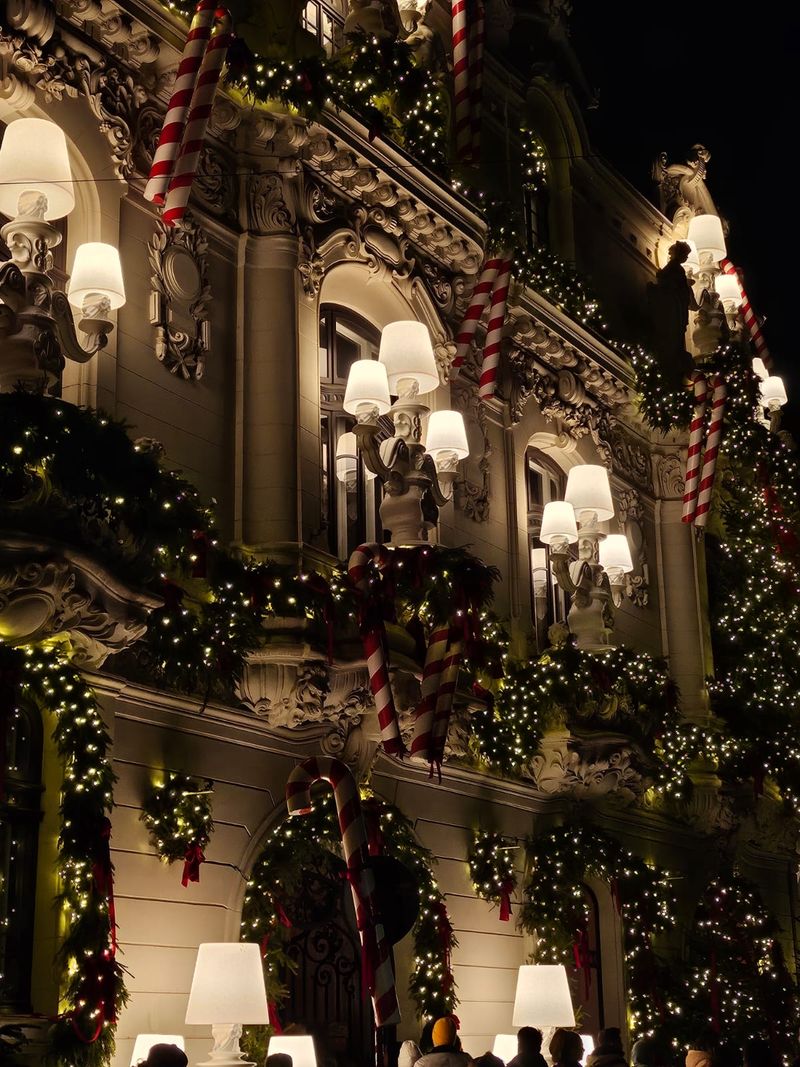 Cine a fost Mița Biciclista?! Sute de oameni stau la rând să își facă poze lângă casa ei din București, dar puțini știu povestea Mariei Mihăescu