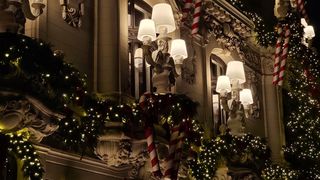 Cine a fost Mița Biciclista?! Sute de oameni stau la rând să își facă poze lângă casa ei din București, dar puțini știu povestea Mariei Mihăescu