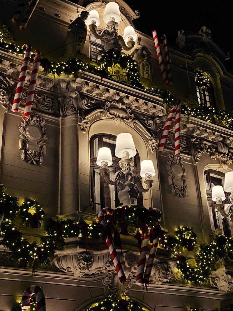 Cine a fost Mița Biciclista?! Sute de oameni stau la rând să își facă poze lângă casa ei din București, dar puțini știu povestea Mariei Mihăescu