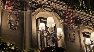 Cine a fost Mița Biciclista?! Sute de oameni stau la rând să își facă poze lângă casa ei din București, dar puțini știu povestea Mariei Mihăescu