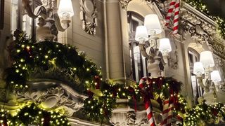 Cine a fost Mița Biciclista?! Sute de oameni stau la rând să își facă poze lângă casa ei din București, dar puțini știu povestea Mariei Mihăescu