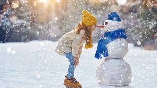 copil cu om de zapada