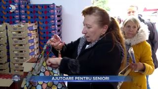 VIDEO - Ajutor pentru bătr&acirc;ni, &icirc;n prag de sărbătoare. Seniorii au primit pachete &icirc;ncărcate cu alimente
