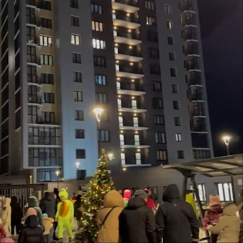 barbat costumat in mos craciun rusia tragedie