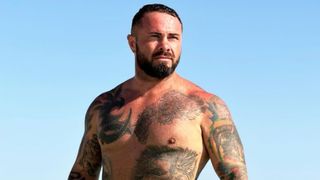 VIDEO- Luptătorul de MMA, Alin Chirilă, a fost reținut de polițiști după ce ar fi răpit și bătut cu bestialitate un bărbat în județul Galați