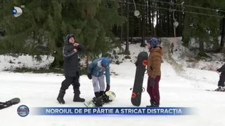 VIDEO- Noroiul de pe p&acirc;rtie a stricat distracția. Turiștii de la munte nu au putut schia, iar meteorologii anunță zile fără zăpadă