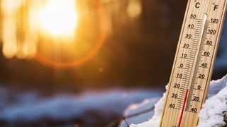 termometru care indica vremea calda iarna