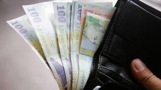 Ei sunt românii care vor avea salarii mai mari din 2024! Cine ar putea fi norocoșii