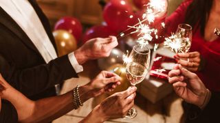 Lista alimentelor care aduc noroc dacă sunt m&acirc;ncate &icirc;n seara de Revelion! Deși prețurile sunt ridicate, rom&acirc;nii nu ezită să le cumpere!