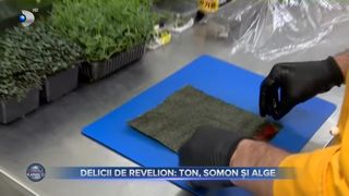 VIDEO- Delicii de Revelion: Ton și somon, &icirc;n loc de carne tocată, alge marine &icirc;n schimbul foilor de varză murată