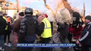 VIDEO-Bătălie arbitrată de jandarmii din 2 județe. Confruntarea s-a transformat &icirc;ntr-o bătălie reală, cu victime