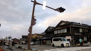 Cum arată pagubele lăsate de cutremurul din Japonia! O femeie a ieșit pe balcon și a văzut casa de l&acirc;ngă ea prăbușită la păm&acirc;nt