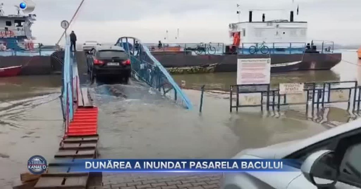 Hidrologi monitorizând debitul Dunării la Baziaș Hidrologi monitorizând debitul Dunării la Baziaș