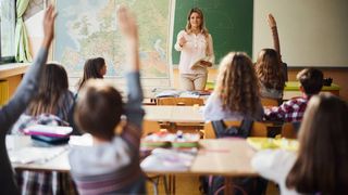 C&acirc;nd se &icirc;ntorc elevii la școală &icirc;n ianuarie 2024 după vacanța de iarnă?