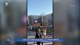 VIDEO- Caută dragostea cu pancarta. Trendul ia cu asalt rețelele sociale
