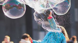 Alocațiile majorate vor fi plătite din februarie. Cât primesc copiii de la stat în 2024