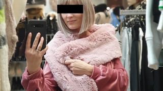 femeie selfie in oglinda