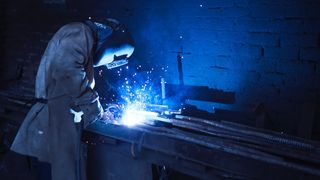 Cum să devii un expert &icirc;n sudură: pașii de urmat pentru a-ți &icirc;mbunătăți abilitățile