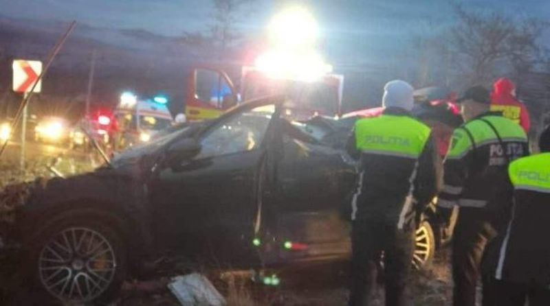 Sfârșit tragic pentru o tânără de 21 de ani, după ce un şofer băut s-a izbit cu maşina de un stâlp