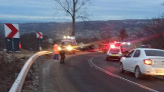 Sfârșit tragic pentru o tânără de 21 de ani, după ce un şofer băut s-a izbit cu maşina de un stâlp