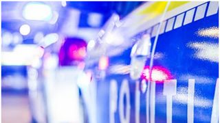 VIDEO - Alertă în Capitală! O femeie a fost amenințată cu moartea de vecinul său, iar acesta s-a baricadat în casă