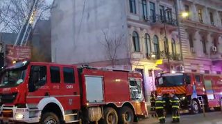 Incendiu puternic &icirc;n această dimineață la un hotel din centrul Bucureștiului! Flăcările au cuprins un hotel situat &icirc;n apropiere de Centrul Vechi al Capitalei! Pompierii intervin pentru a stinge flăcările.