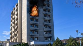 incendiu intr un apartament dintr un bloc