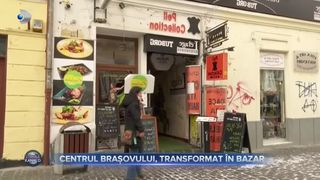 VIDEO - Centrul Brașovului, transformat &icirc;n bazar. Clădirile au fost acoperite cu reclame