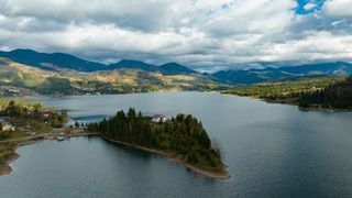 S&acirc;mbătă, de la ora 15:00, &icirc;ncepe un nou sezon &rdquo;ROventura&rdquo;, la Kanal D: Colibița - &rdquo;marea de munte&rdquo; a Transilvaniei