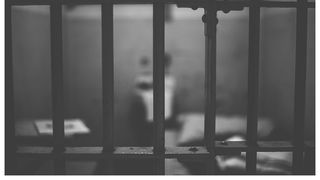 Un tânăr din Craiova și-a pus capăt zilelor în arestul din cadrul IPJ Dolj, după ce mai întâi a evadat