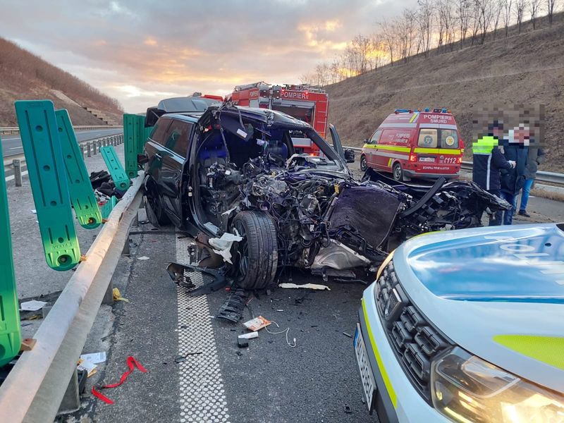 masina distrusa pe autostrada in accident