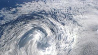 Ciclonul Belal face ravagii &icirc;n vestul Europei. Oamenilor li s-a cerut să nu iasă din case