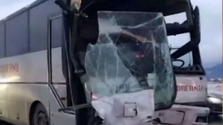 Accident cu două microbuze care transportau muncitori în Brașov! Șase persoane au fost rănite