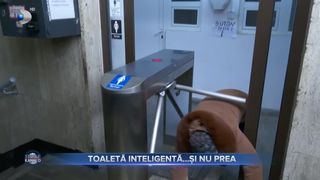 VIDEO - Toaletă inteligentă...și nu prea. Noul sistem tehnologizat le dă bătăi de cap călătorilor din Gara Brașov