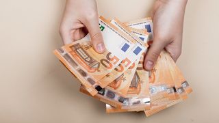 maini care tin bancnote de euro