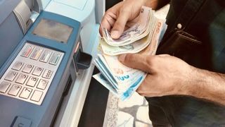 numara bani langa bancomat