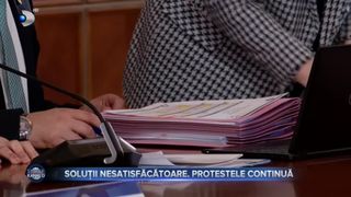 VIDEO - Fermierii și transportatorii, nemulțumiți de soluțiile Guvernului. Protestatarii &icirc;ncă blochează drumurile