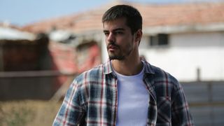 A slăbit în timp record 15 kilograme pentru rolul său! Cine este actorul care impresionează în serialul “Poveste din Anatolia”, ce are premiera luni, de la 20:00, la Kanal D