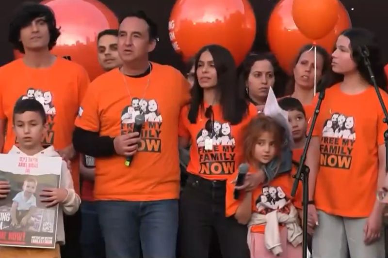 Familia extinsă a lui Kfir Bibas