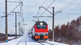 Ninsorile și viscolul au afectat traficul feroviar! Lista trenurilor care înregistrează întârzieri!