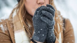 VIDEO- Din cauza gerului, șoselele s-au transformat în patinoare