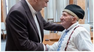 Marcel Ciolacu a rămas impresionat, după  l-a primit la Guvern pe fermierul sărac din Vrancea:  &rdquo;Nimeni nu măn&acirc;ncă cu două linguri&rdquo;