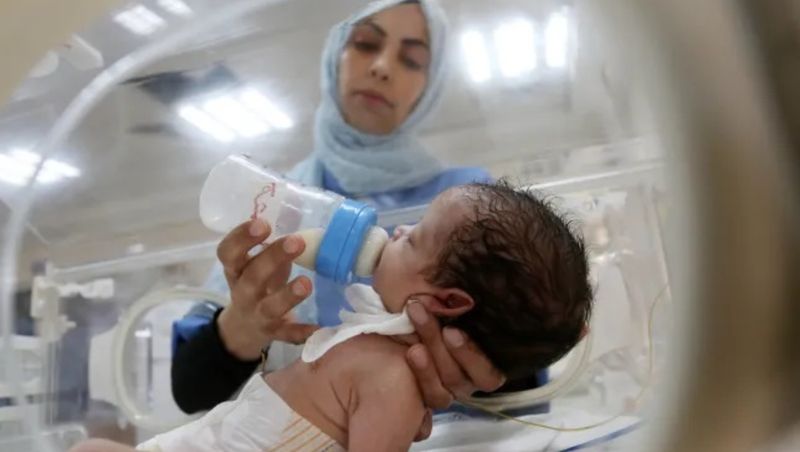 Bebelușul rămas orfan în urma ultimului atac aerian din Gaza