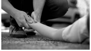 Bebeluș mort &icirc;necat măr