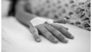 Bebeluș mort &icirc;necat măr