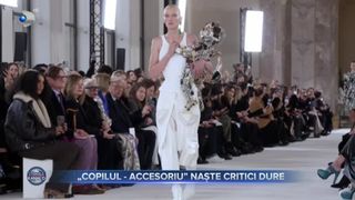 VIDEO- Copilul-Accesoriu naște critici dure. Săptăm&acirc;na Haute Couture de la Paris aducea creații controversante