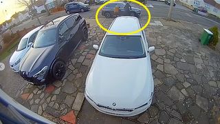 Femeia a sărit pe bolidul BMW X1&nbsp;