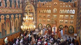 slujba biserica liturghie