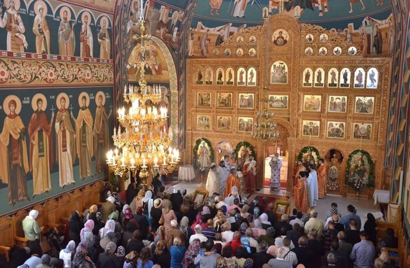 slujba biserica liturghie