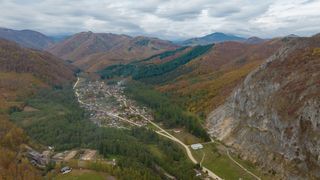 Sâmbătă, de la ora 15:00 în ”ROventura”: Baia de Fier, plai de legendă